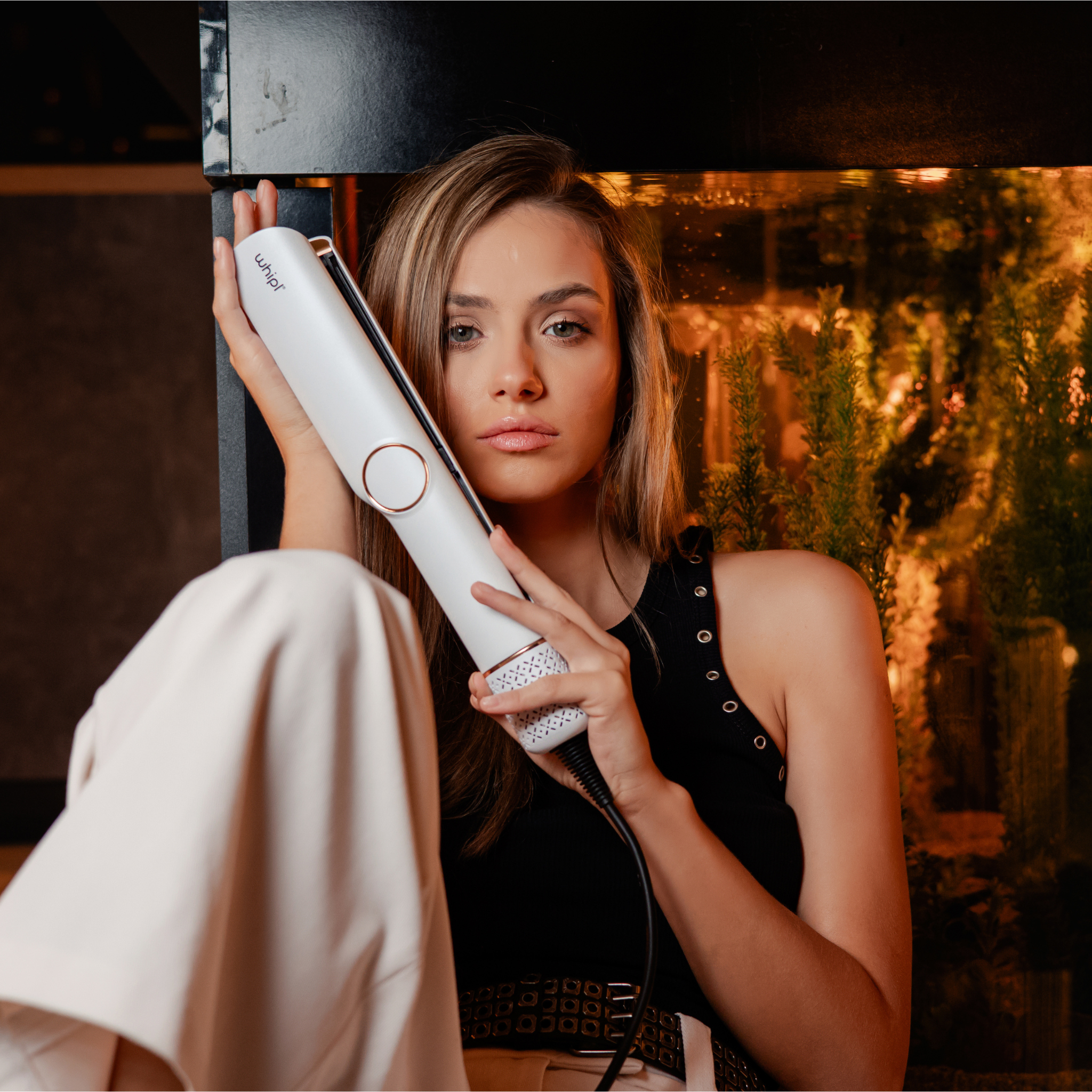Whipl™ Straithair Pro - air straightener
