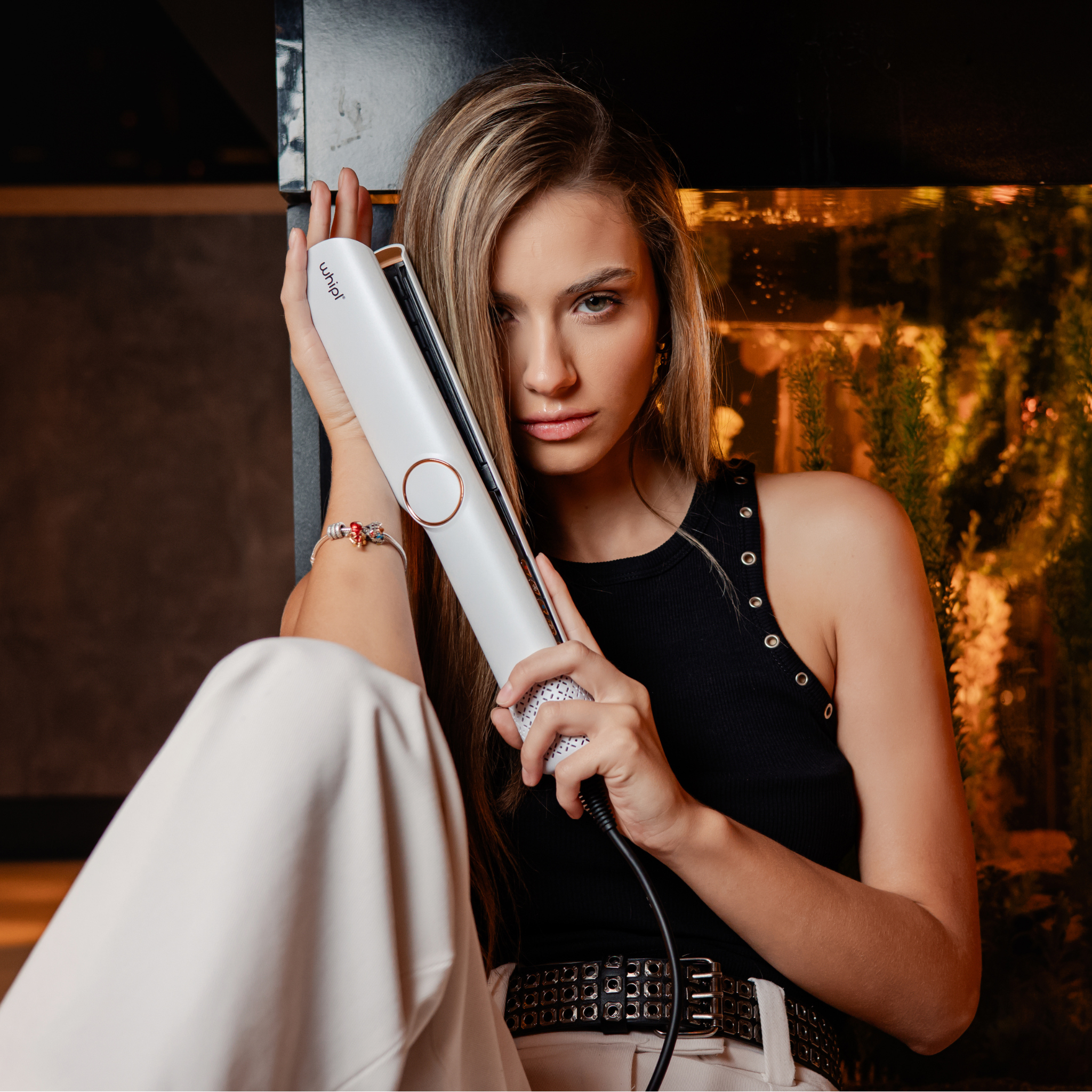 Whipl™ Straithair Pro - air straightener